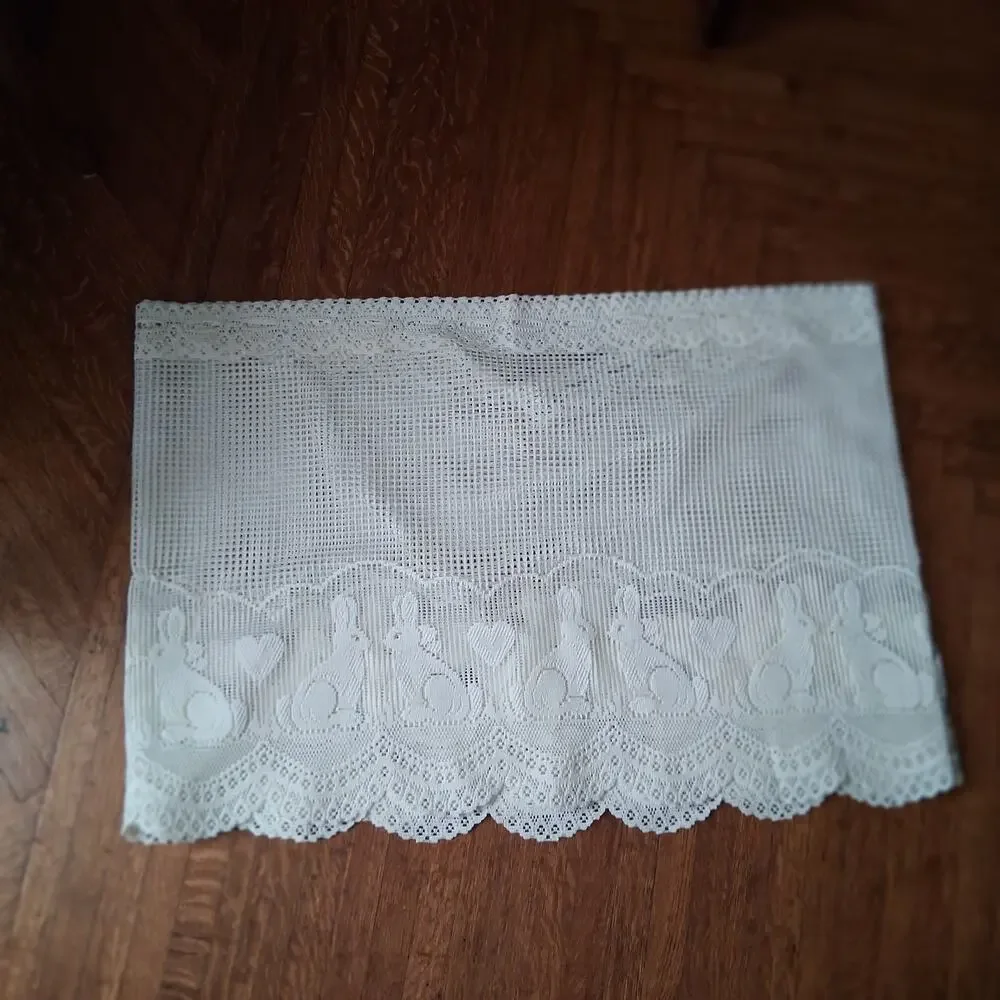 Vintage filet crochet valance bunny rabbits 142